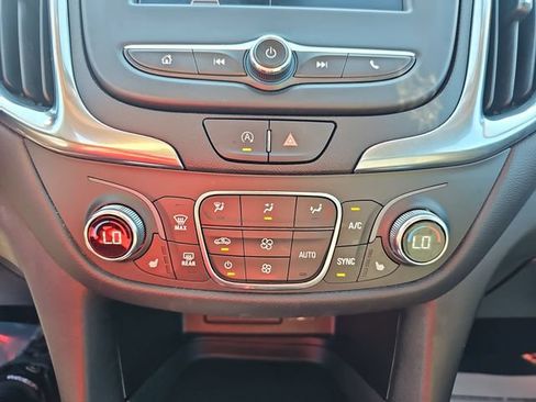 Used 2022 Chevrolet Equinox LT FWD image 27