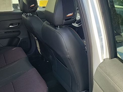 Used 2025 Nissan Kicks SR w/ SR Premium Package image 31