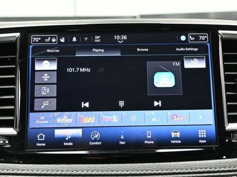 Certified 2024 Chrysler Pacifica Limited FWD image 34