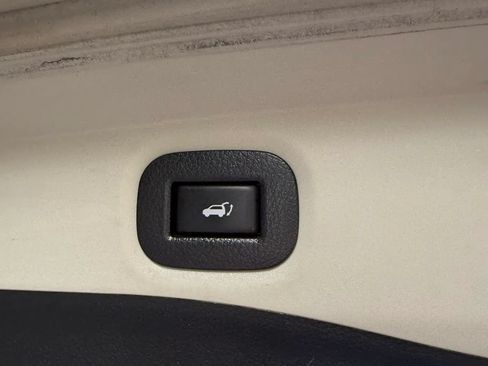 Used 2018 Nissan Rogue SV AWD/4WD image 15