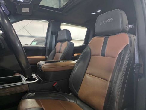 Used 2021 Chevrolet Silverado 1500 High Country w/ Technology Package image 12