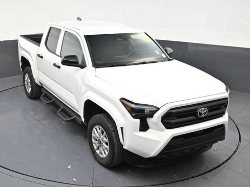 Used 2024 Toyota Tacoma SR RWD image 18
