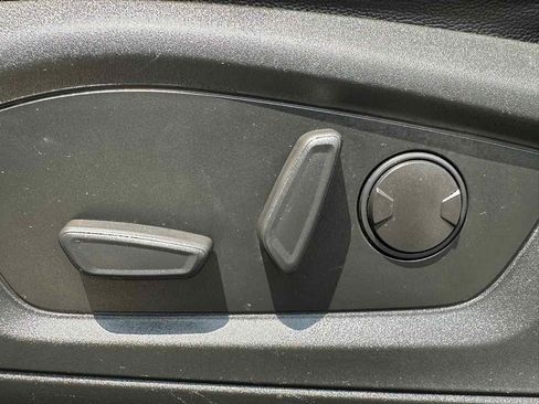 Used 2020 Ford Explorer XLT w/ Equipment Group 202A AWD/4WD image 12