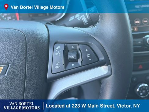 Used 2022 Chevrolet Trax LT w/ LT Convenience Package AWD/4WD image 14