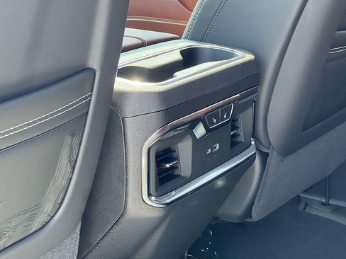 New 2026 GMC Sierra 1500 Denali Ultimate w/ LPO, Black Badging Package AWD/4WD image 29