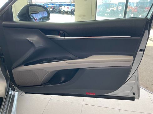 Used 2021 Toyota Camry SE image 25