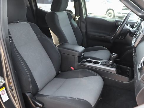 Used 2020 Toyota Tacoma TRD Sport AWD/4WD image 36