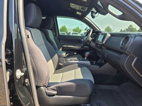 Used 2022 Toyota Tacoma TRD Off-Road w/ Technology Package AWD/4WD image 14