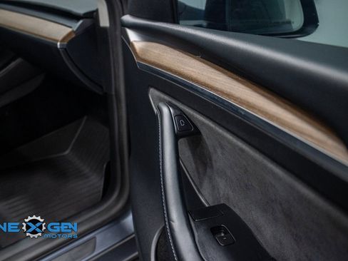 Used 2023 Tesla Model Y Performance image 37