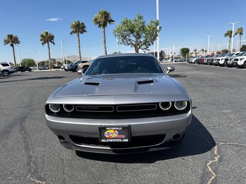 Used 2017 Dodge Challenger SXT RWD image 3