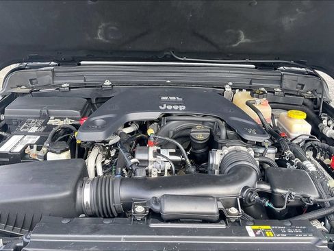 Used 2020 Jeep Wrangler Unlimited Sahara AWD/4WD image 29