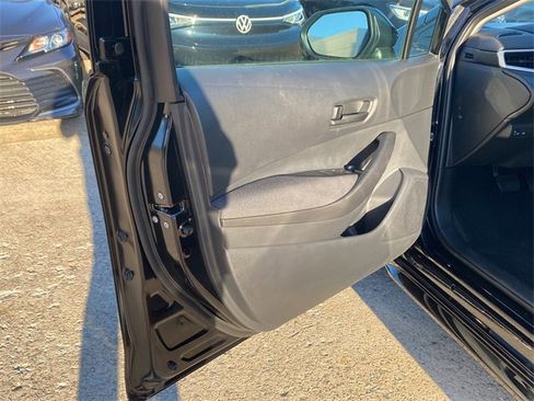 Used 2025 Toyota Corolla LE image 18