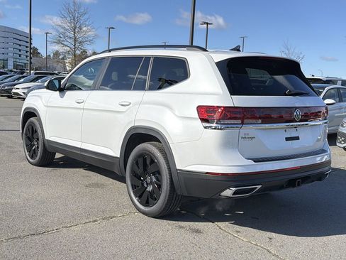 New 2026 Volkswagen Atlas SE FWD image 3