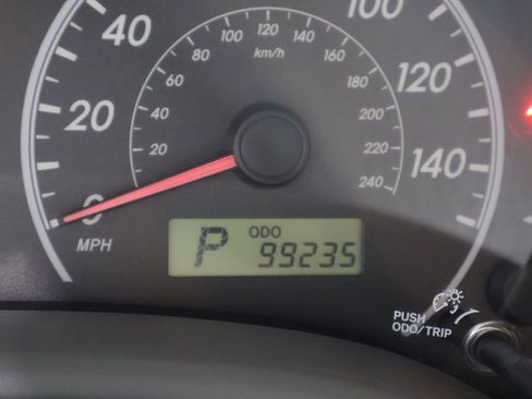 Used 2010 Toyota Corolla LE image 30