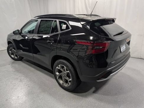New 2026 Chevrolet Trax LT w/ LT Convenience Package FWD image 5