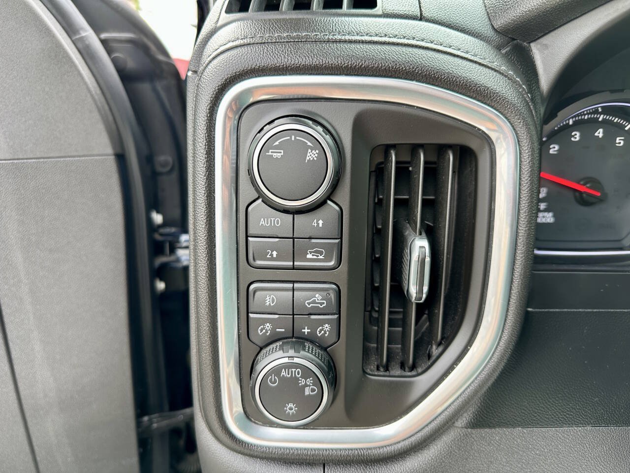 Used 2019 Chevrolet Silverado 1500 RST w/ All-Star Edition AWD/4WD image 32