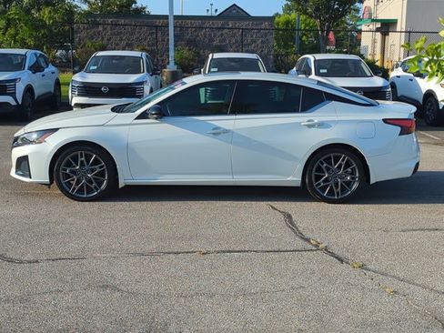 Used 2024 Nissan Altima 2.0 SR FWD image 4