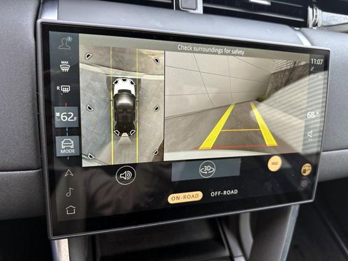 Used 2025 Land Rover Discovery Sport S image 16