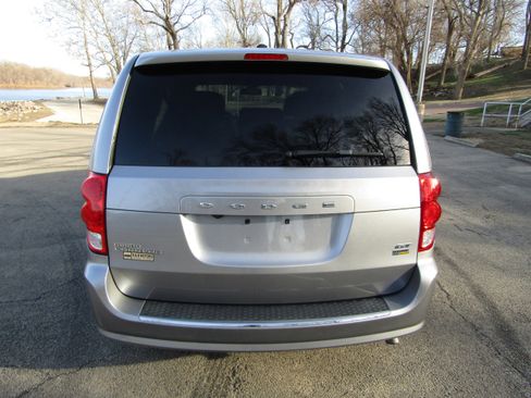 Used 2019 Dodge Grand Caravan GT image 3