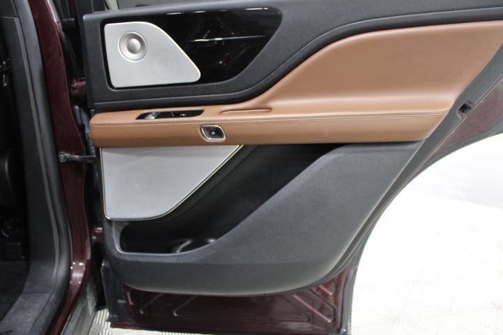 Used 2022 Lincoln Aviator Reserve w/ Equipment Group 201A AWD/4WD image 30