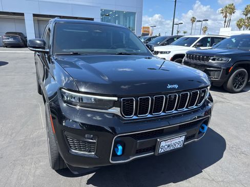 Used 2023 Jeep Grand Cherokee Overland w/ Advanced Protech Group III AWD/4WD image 5