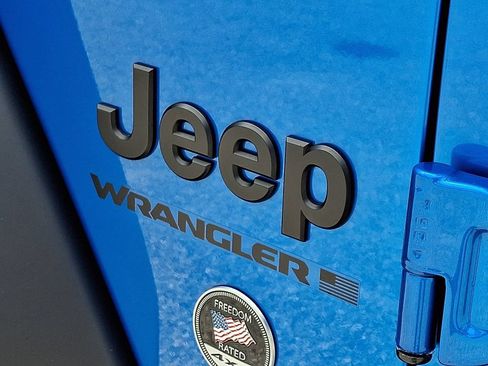 Used 2024 Jeep Wrangler Sport AWD/4WD image 29