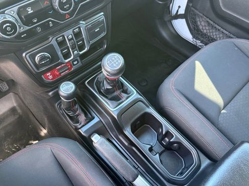 Used 2018 Jeep Wrangler Unlimited Rubicon w/ Steel Bumper Group image 19