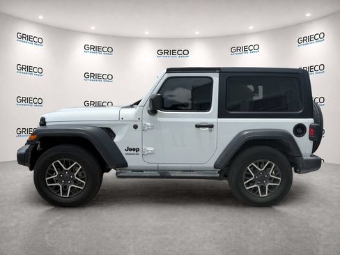 Used 2022 Jeep Wrangler Sport AWD/4WD image 4