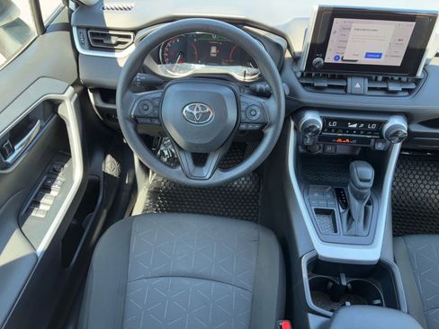 Used 2025 Toyota RAV4 XLE image 13