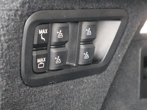 Used 2023 BMW X7 xDrive40i w/ M Sport Package AWD/4WD image 21