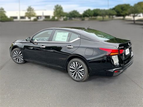 New 2025 Nissan Altima 2.5 SV image 3