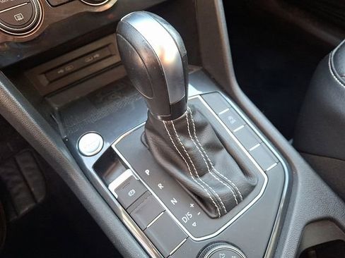 Used 2021 Volkswagen Tiguan SE image 21