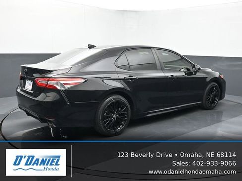 Used 2020 Toyota Camry SE FWD image 6