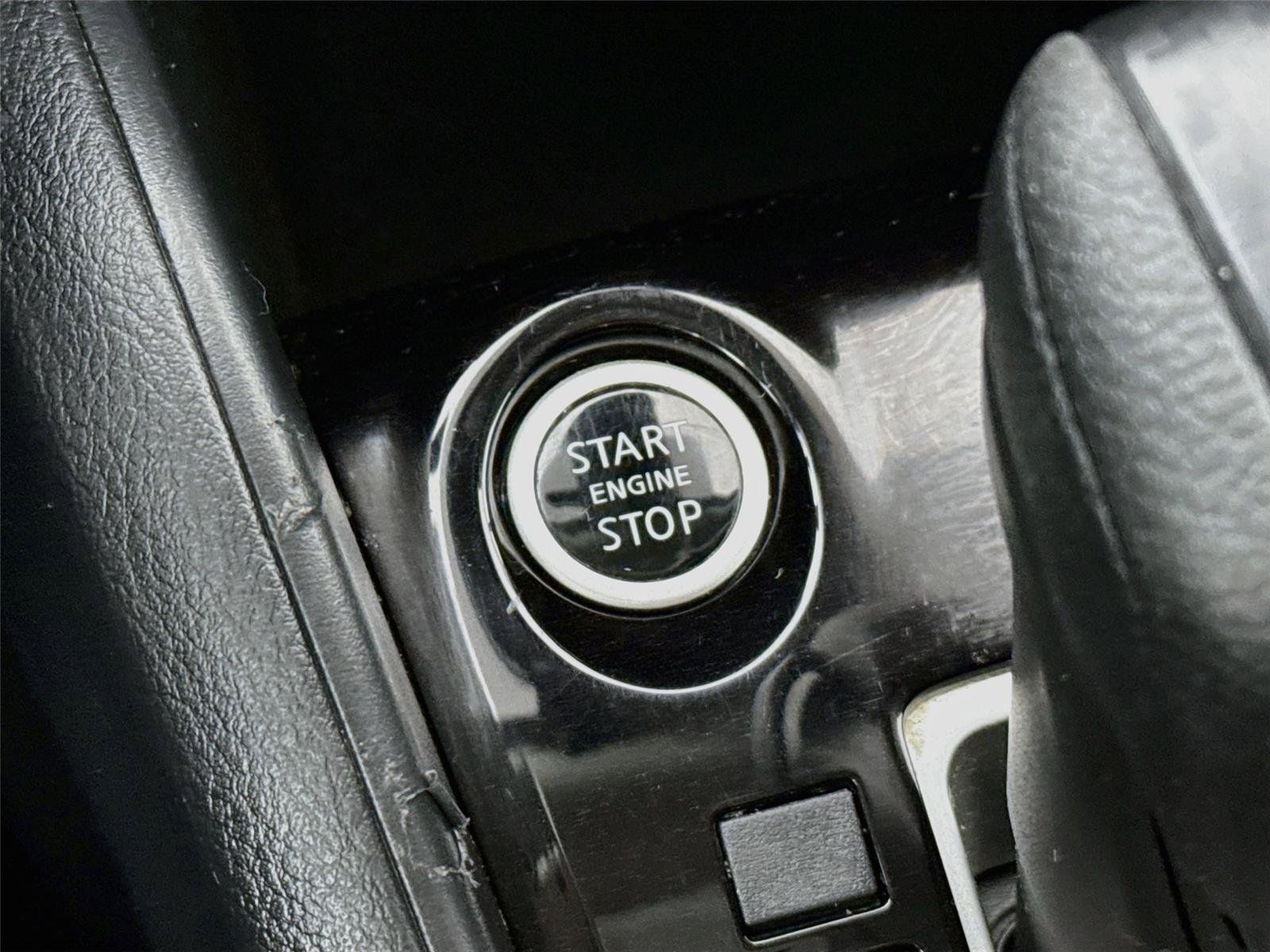 Used 2020 Nissan Versa S FWD image 20