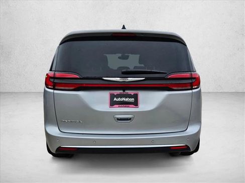 New 2026 Chrysler Pacifica Select FWD image 8