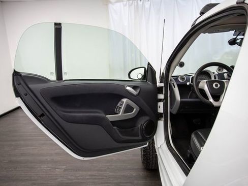 Used 2013 smart fortwo Coupe image 15