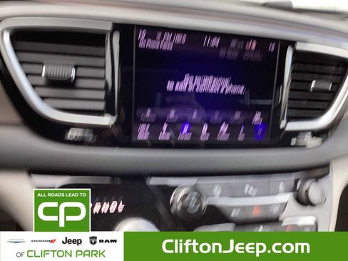 Certified 2018 Chrysler Pacifica Touring-L Plus image 19