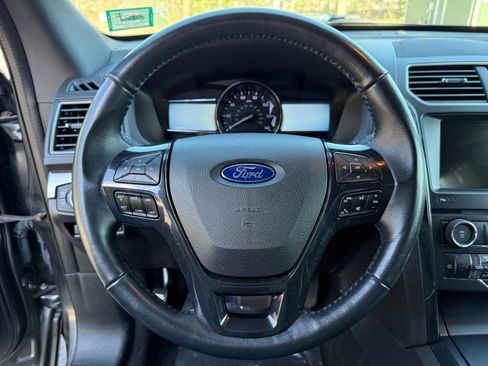 Used 2018 Ford Explorer XLT w/ Equipment Group 202A image 22