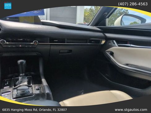 Used 2020 MAZDA MAZDA3 Hatchback w/ Preferred Package FWD image 19