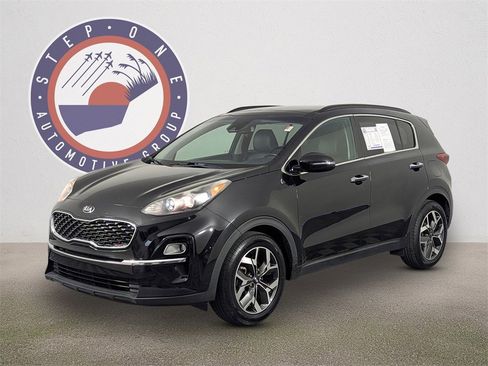 Used 2022 Kia Sportage EX image 2