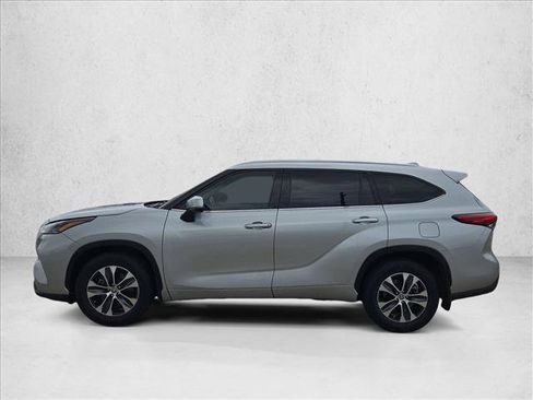 Used 2021 Toyota Highlander XLE FWD image 8