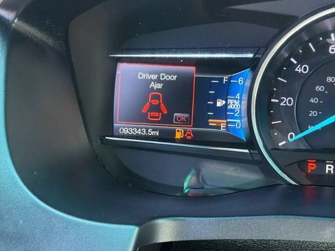 Used 2016 Ford Explorer XLT w/ Equipment Group 202A AWD/4WD image 23