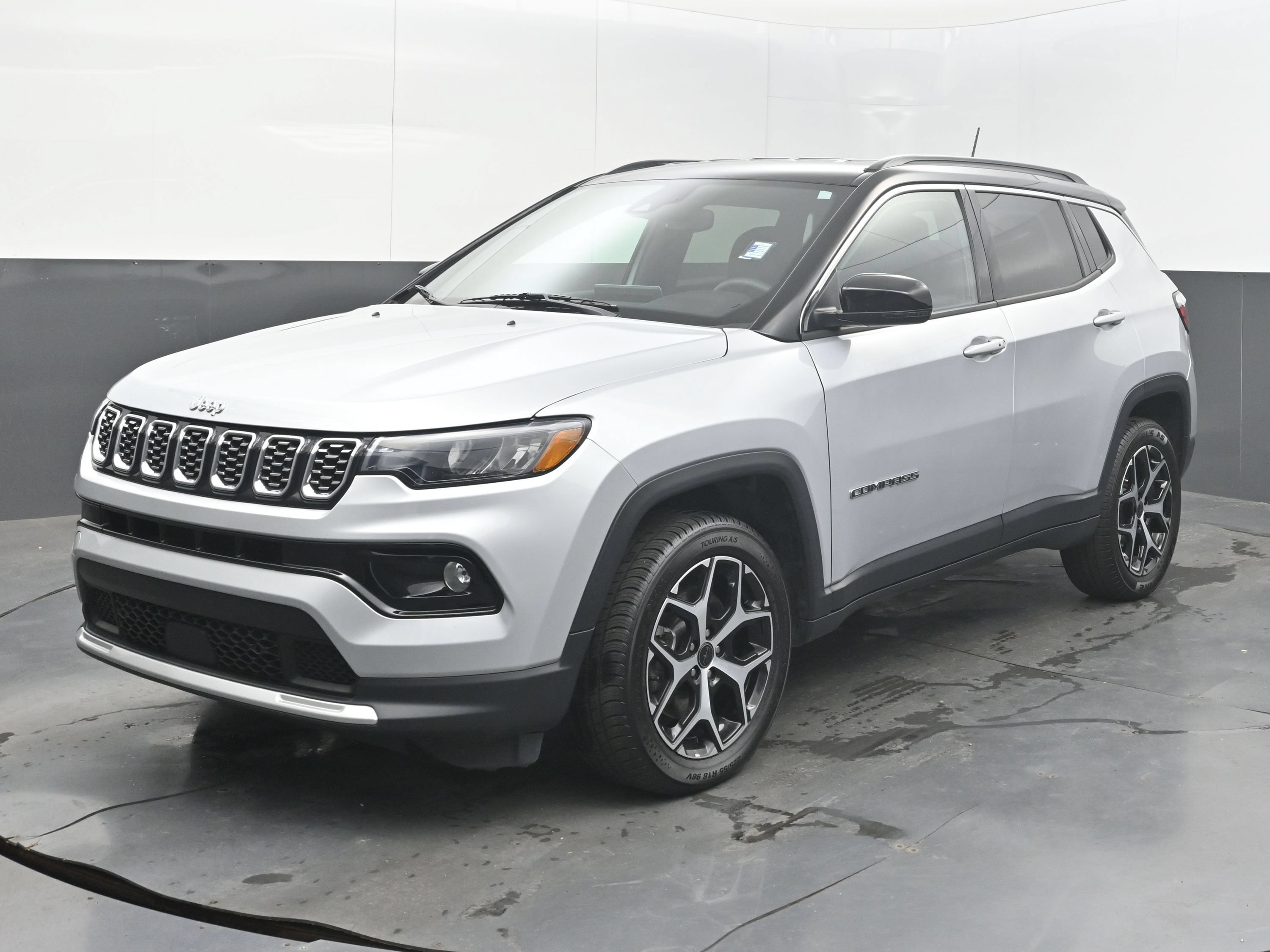 Used 2025 Jeep Compass Limited AWD/4WD image 4