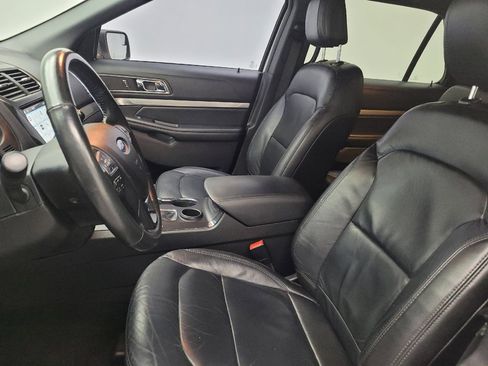 Used 2018 Ford Explorer XLT w/ Equipment Group 202A FWD image 17