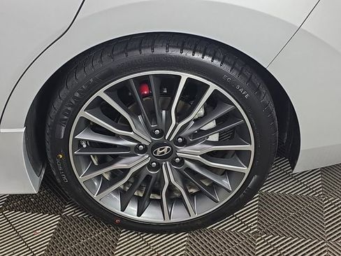 Used 2018 Hyundai Elantra Sport w/ Sport Premium Package 03 FWD image 17