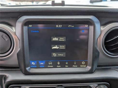 Used 2021 Jeep Gladiator Willys image 21