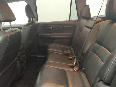 Used 2019 Honda Pilot Touring image 18