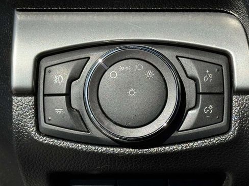 Used 2018 Ford Explorer XLT w/ Equipment Group 202A AWD/4WD image 17