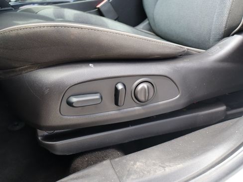 Used 2023 Chevrolet TrailBlazer LT FWD image 13