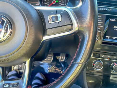 Used 2015 Volkswagen GTI SE image 18